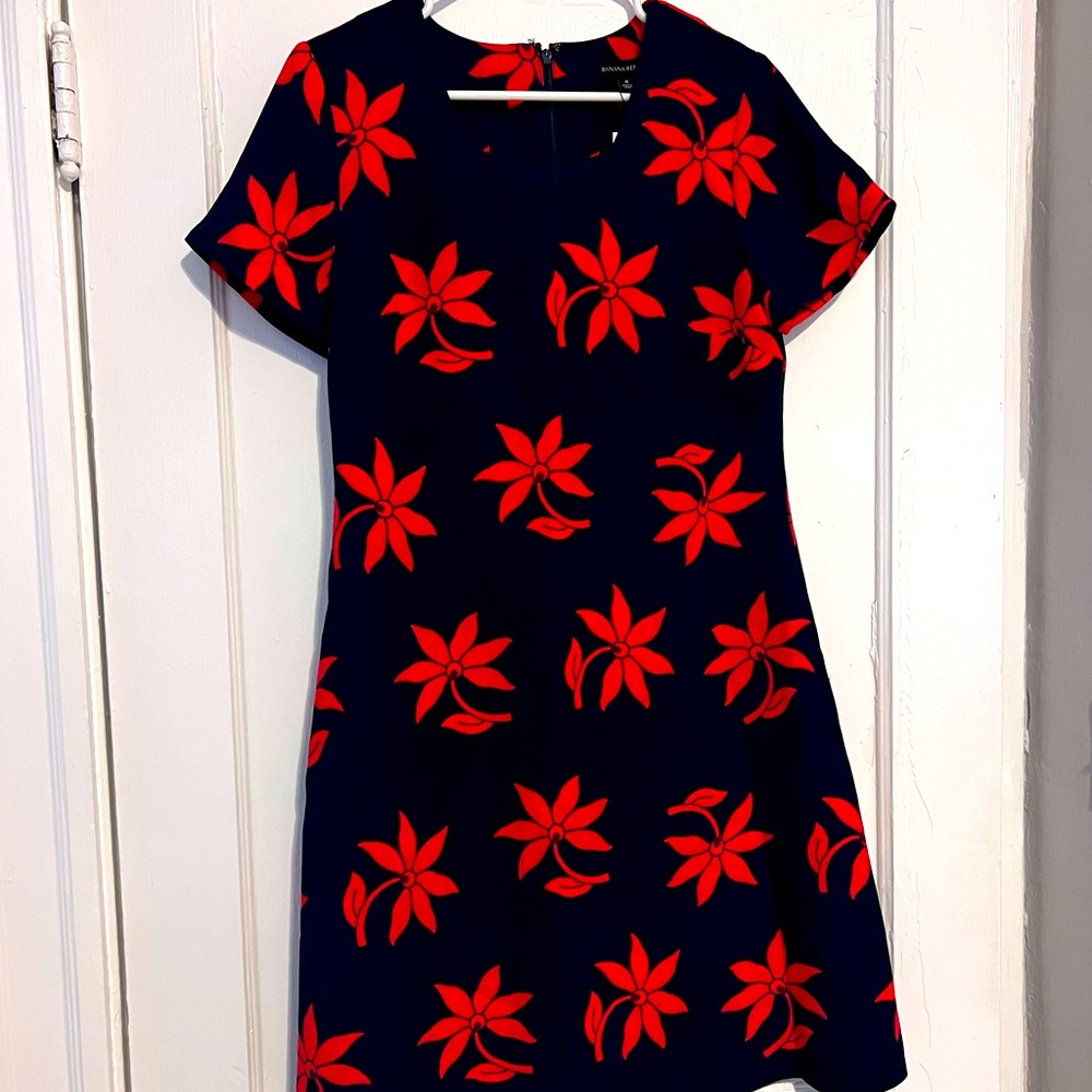 Banana Republic size 8 Navy blue with red flowers